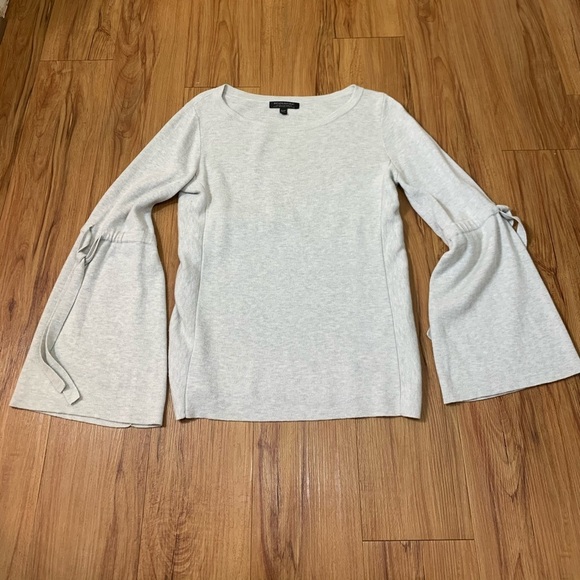 Banana Republic Grey Wool Bell Sleeve Crew Sweater - Picture 4 of 12